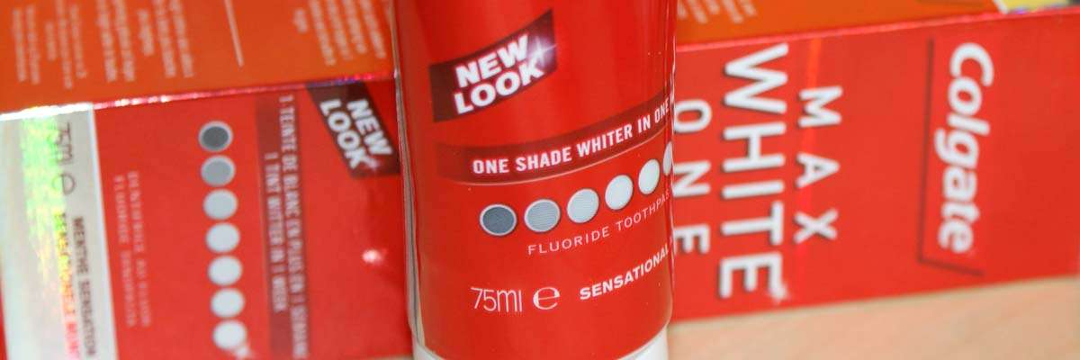 Tandpasta die aanslag verwijdert